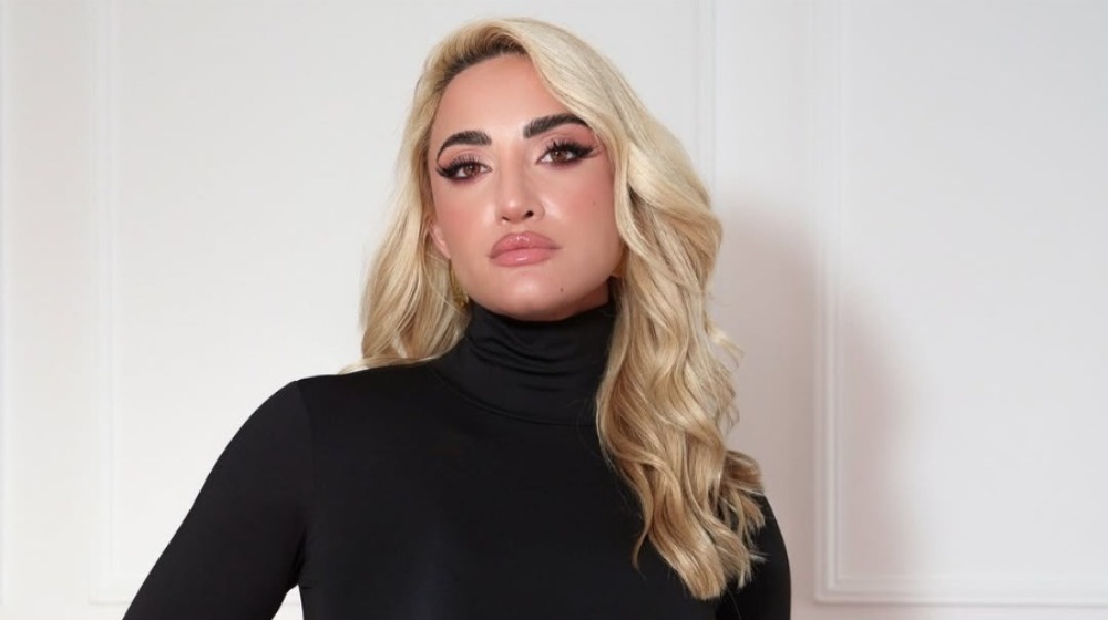 Tούνη σε επώνυμη Ελληνίδα: «Θα έπρεπε να ντρέπεσαι, στρέφεσαι εναντίον μιας άλλης γυναίκας που δεν γνωρίζεις» [βίντεο]